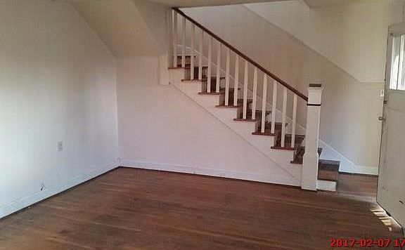 4th image of 833 S Ash Ave