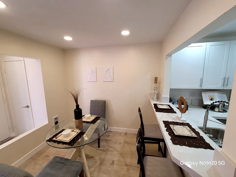 versatile multi-use room: Dining, bedroom, sitting room, or?