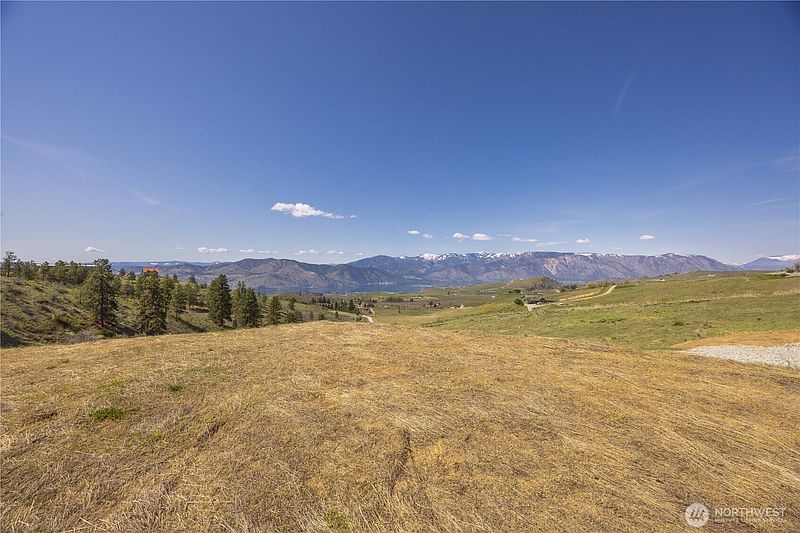 2nd image of 139 Mountain Ridge Lane