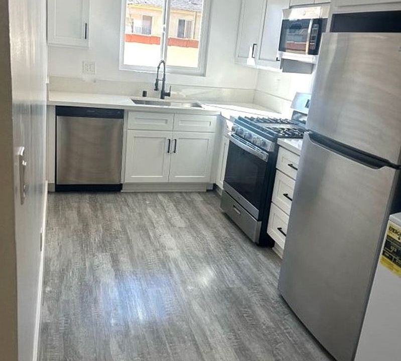 1st image of 115-121 S Carondelet St #1