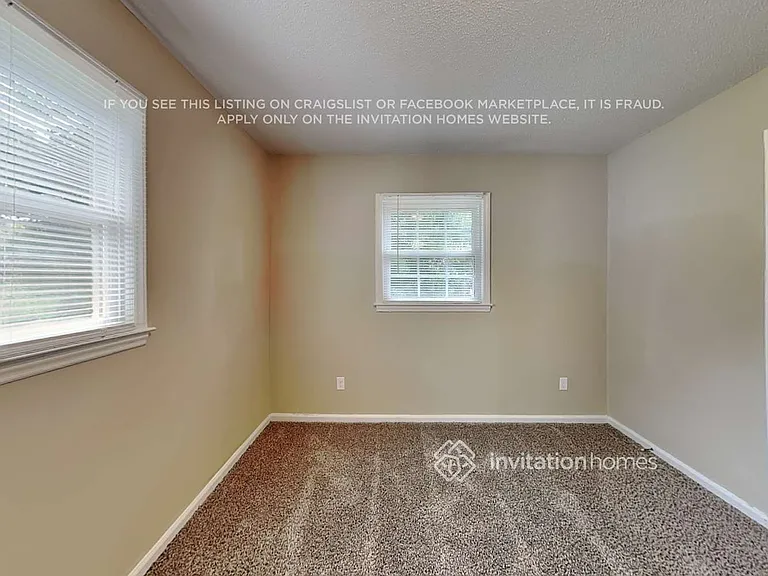 812 E John St — Photo 11