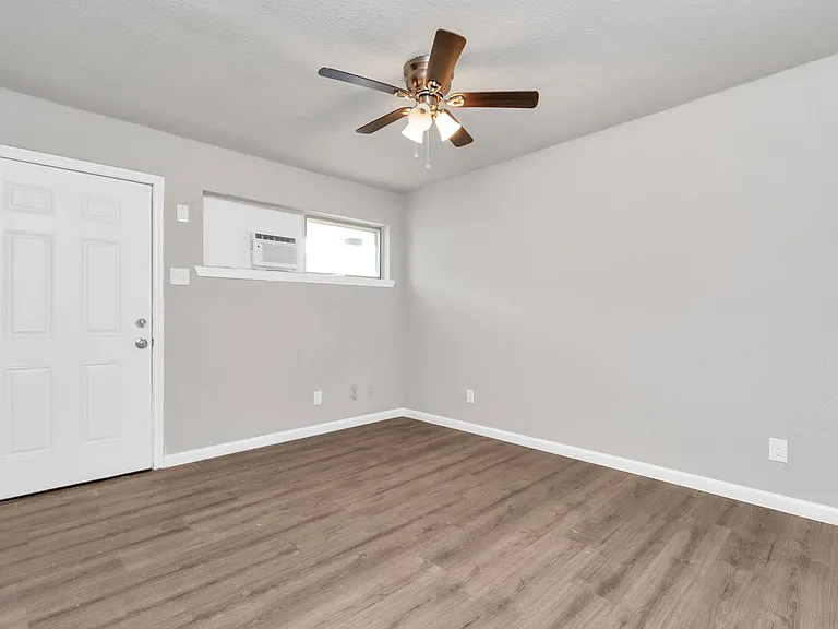 3655 Seabrook St #4 — Photo 9
