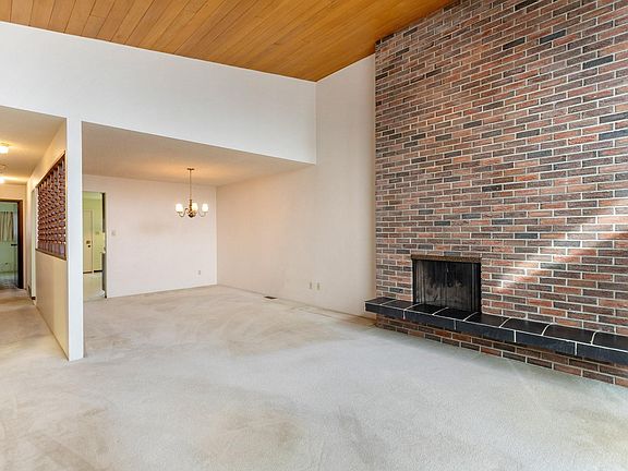 4th image of 5825 Clinton St