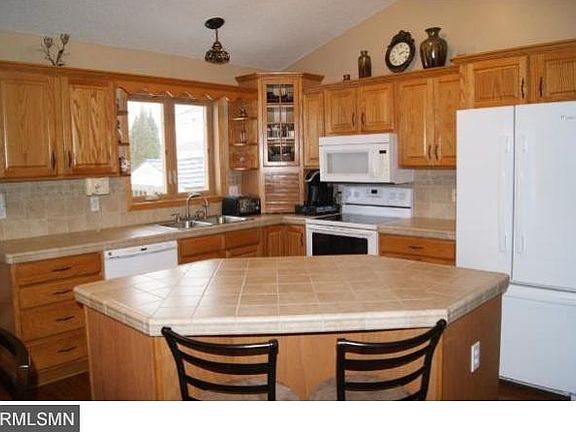 2nd image of 729 Shannon Ln
