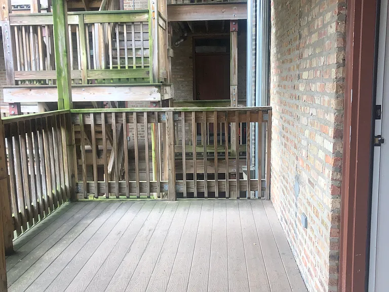 2706 W Ainslie St #2E — Photo 2