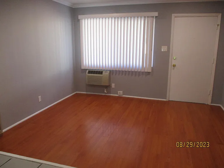 2038 E Chevy Chase Dr #B — Photo 13