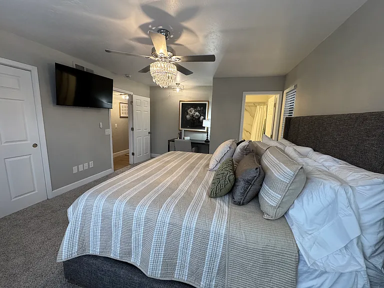 3732 N Taylor Dr — Photo 61