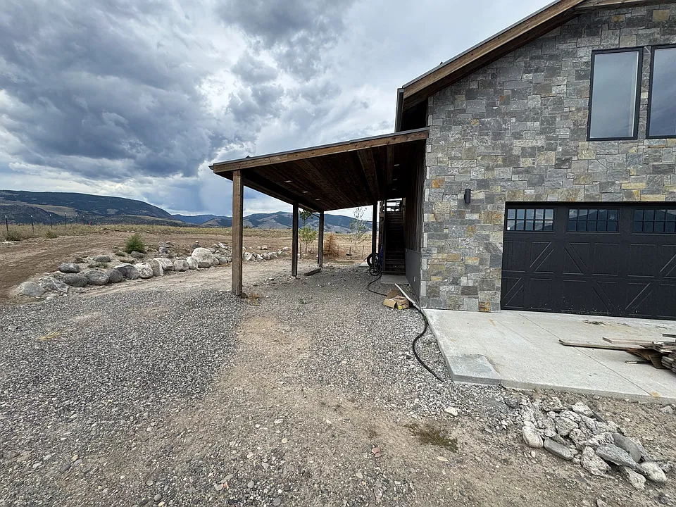 This is a private apartment attached to this custom home. It has its own private entrance, parking and storage.