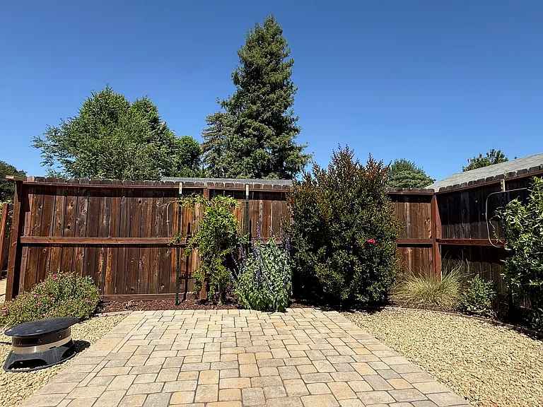4763 Hidalgo Ave — Photo 17