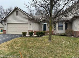 6043 Green Ash Dr, Brighton, MI