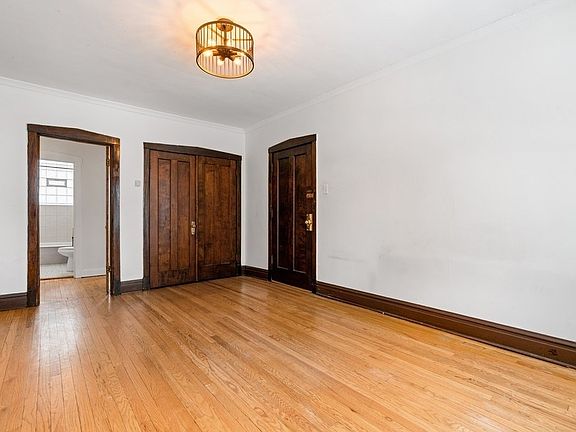 5th image of 2909 W Grace St #1