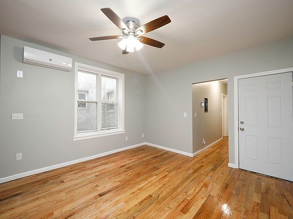 4th image of 927 E 213th St #A