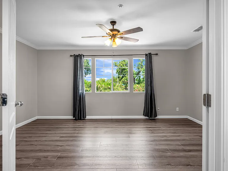 1605 Laugenour Dr — Photo 14