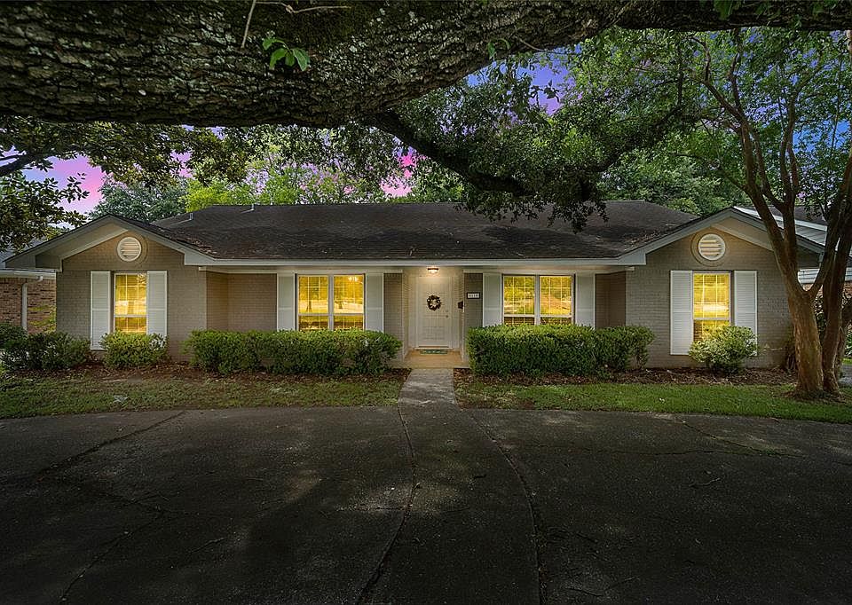 1st image of 6115 S Braeswood Blvd