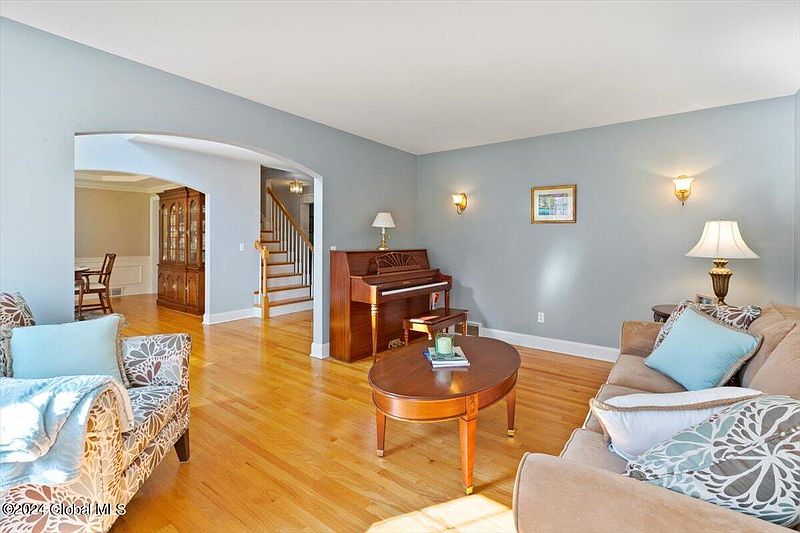 5th image of 27 Pinecrest Drive