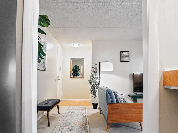 4th image of 1745 Edgewood Hill Cir