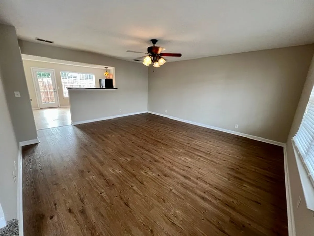 Building Photo - 417 Shoshone Pl