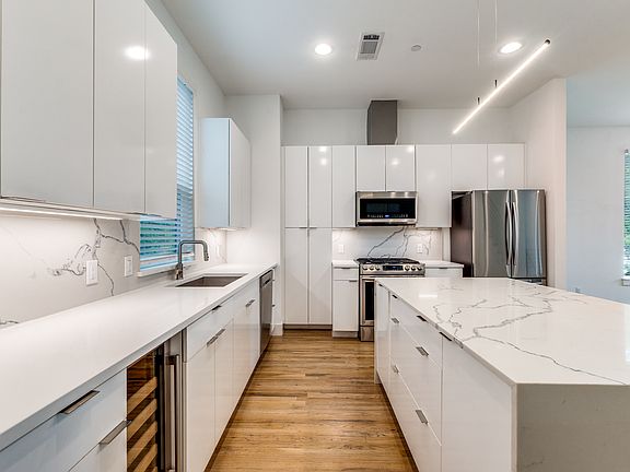 4th image of 1828 N Garrett Ave #102
