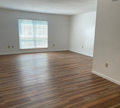 2nd image of 900 Mountain Creek Rd APT S376