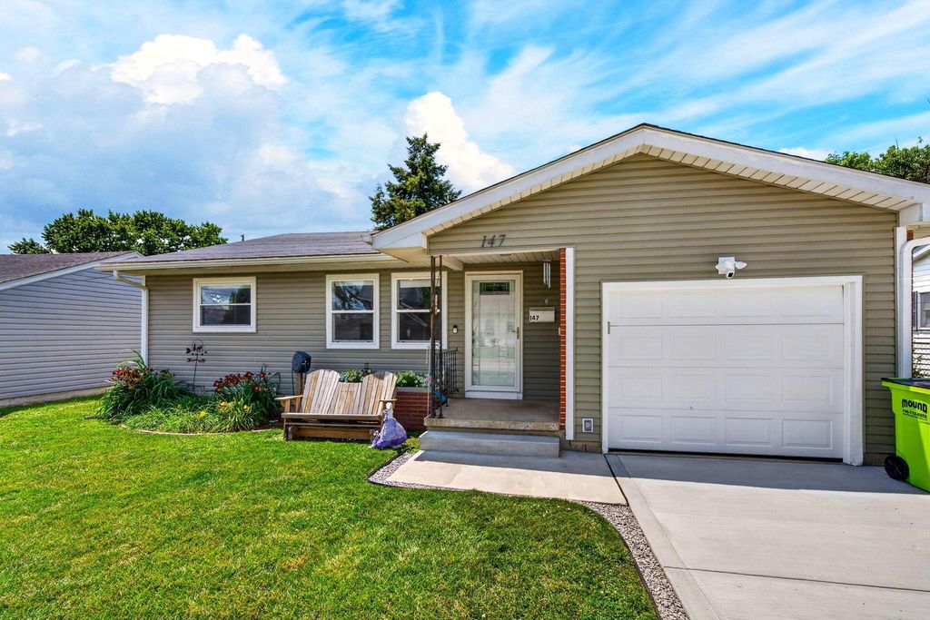 147 Nicholas Dr, Circleville, OH - View 2