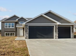 1560 Squirrel Way, New Richmond, WI 54017