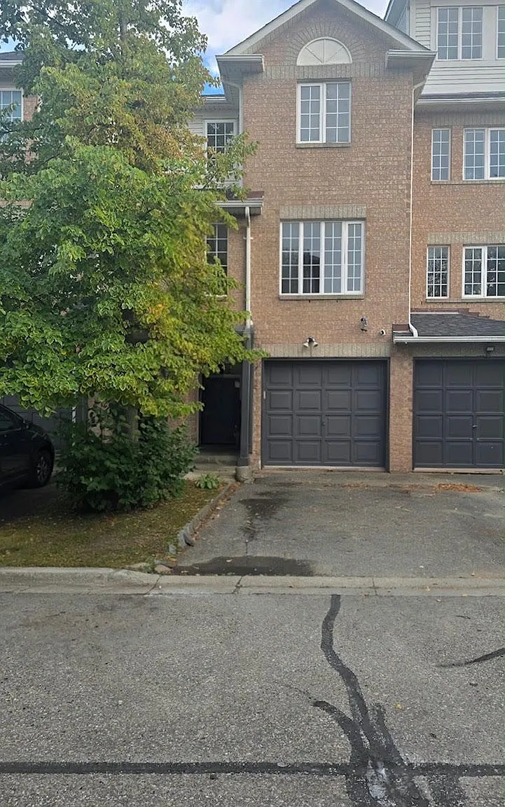 4 bed, $2,800 — Photo 1