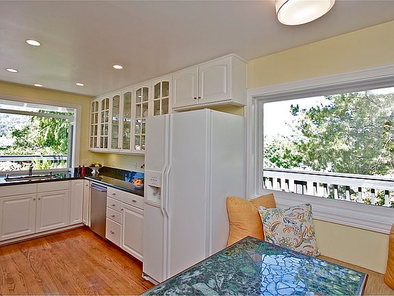 Kitchen with eat-in nook