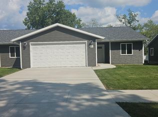 1411 13th St, Belle Plaine, IA 52208