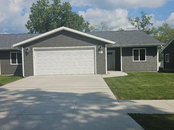 1411 13th St, Belle Plaine, IA 52208