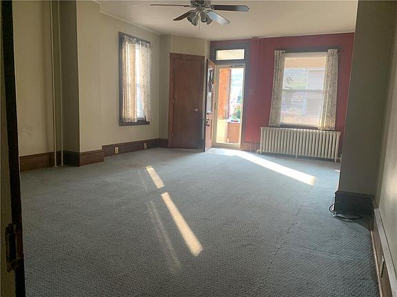 3rd image of 555 Franklin Ave