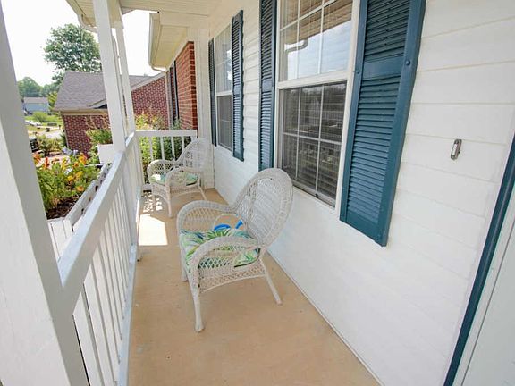3rd image of 224 Colony Blvd