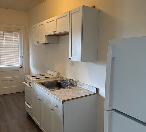 4th image of 130 Clymer St #11