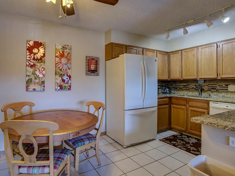 431 Wright St #209 — Photo 3
