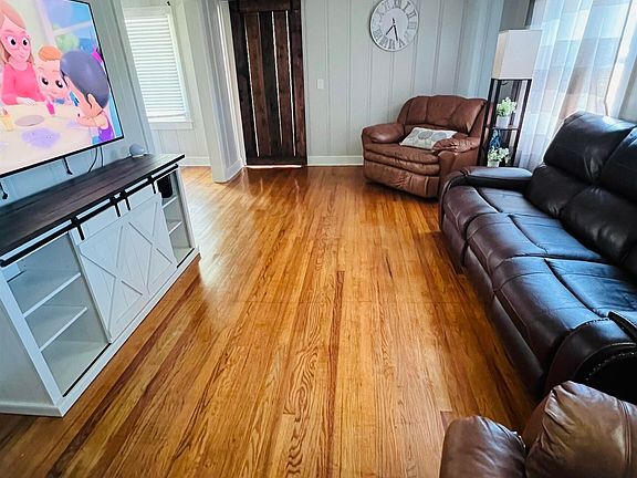 2nd image of 1105 E Horner St