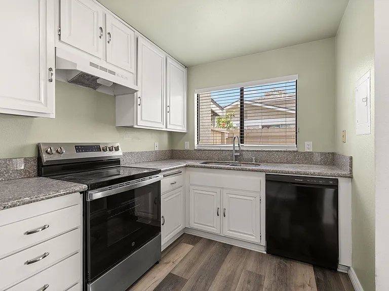 3403 Highwood Ct #155 — Photo 8