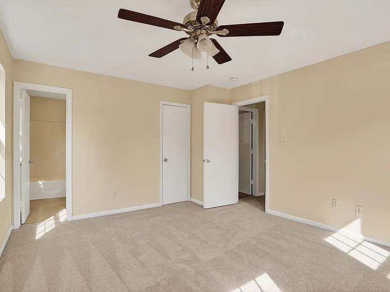 713 Emerald Ct — Photo 11