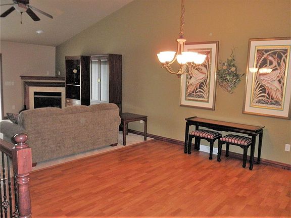 Wood laminate flooring