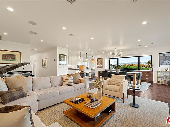 2nd image of 3840 Carmona Ave