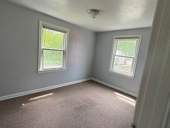 2nd image of 1605 Hill St