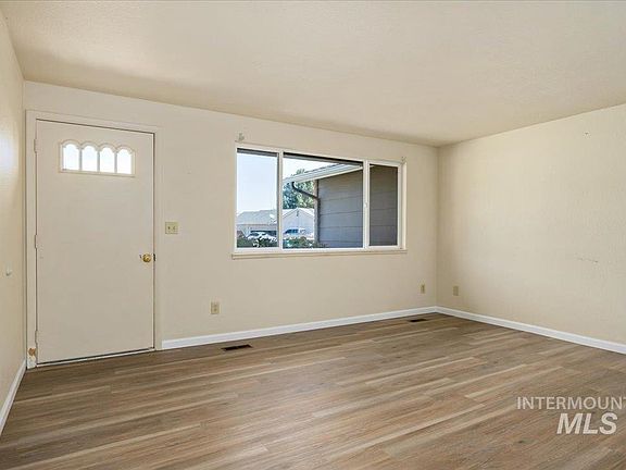 3rd image of 803 Astor Ave