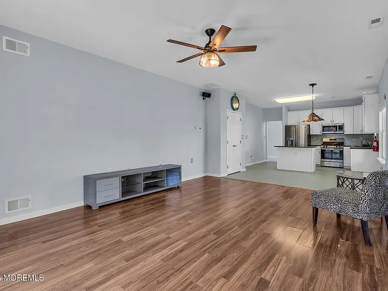 1 Evans Ct — Photo 18