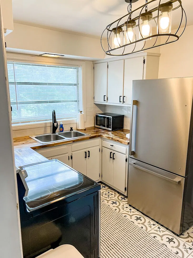 Charming Apt near Savannah's Historic District! Unit 4 — Photo 1