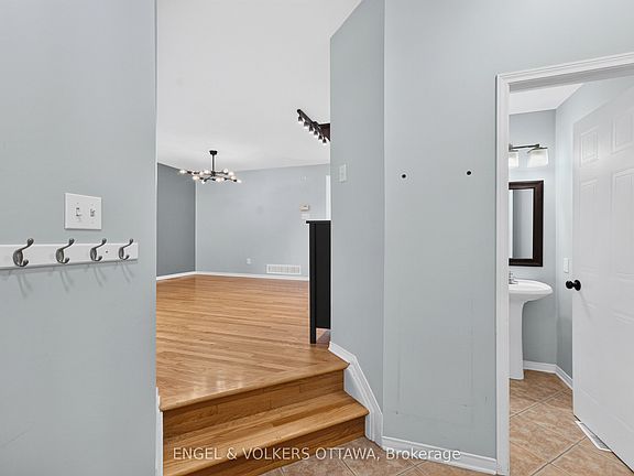 4th image of 2123 Esprit Dr