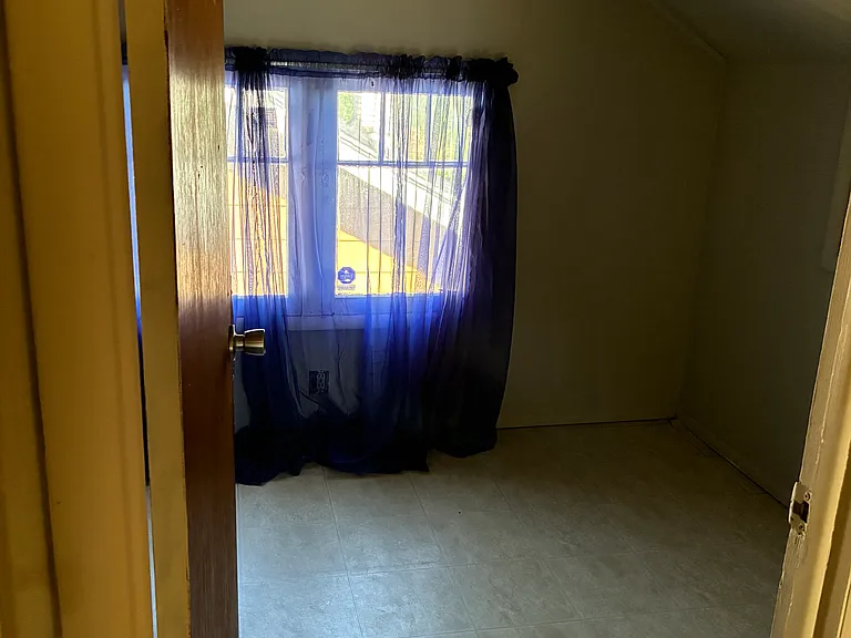 2476 Bellevue St — Photo 11