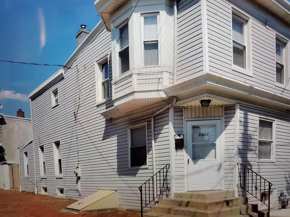 2nd image of 1021 Elm St