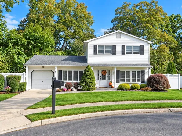 61 Birch Street, Lake Grove, NY 11755