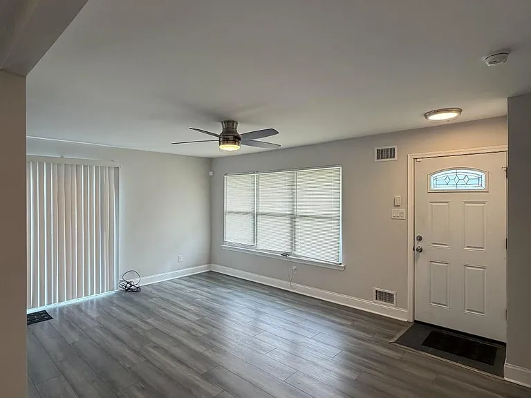 19 Lamont Ct — Photo 2