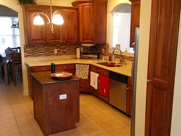 beautiful spacious kitchen