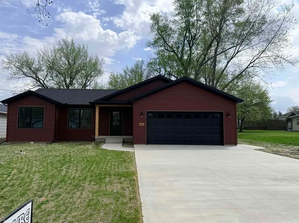 350 E 4th St, El Paso, IL 61738