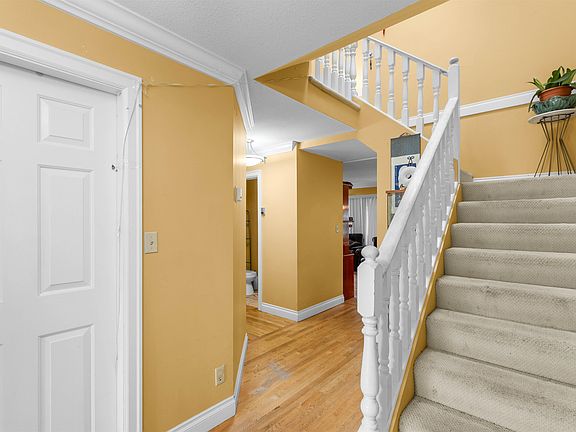 4th image of 3504 Creston Dr